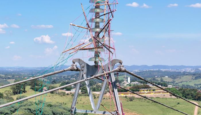 Copel alerta sobre riscos de desligamentos por balões na rede de distribuição de energia